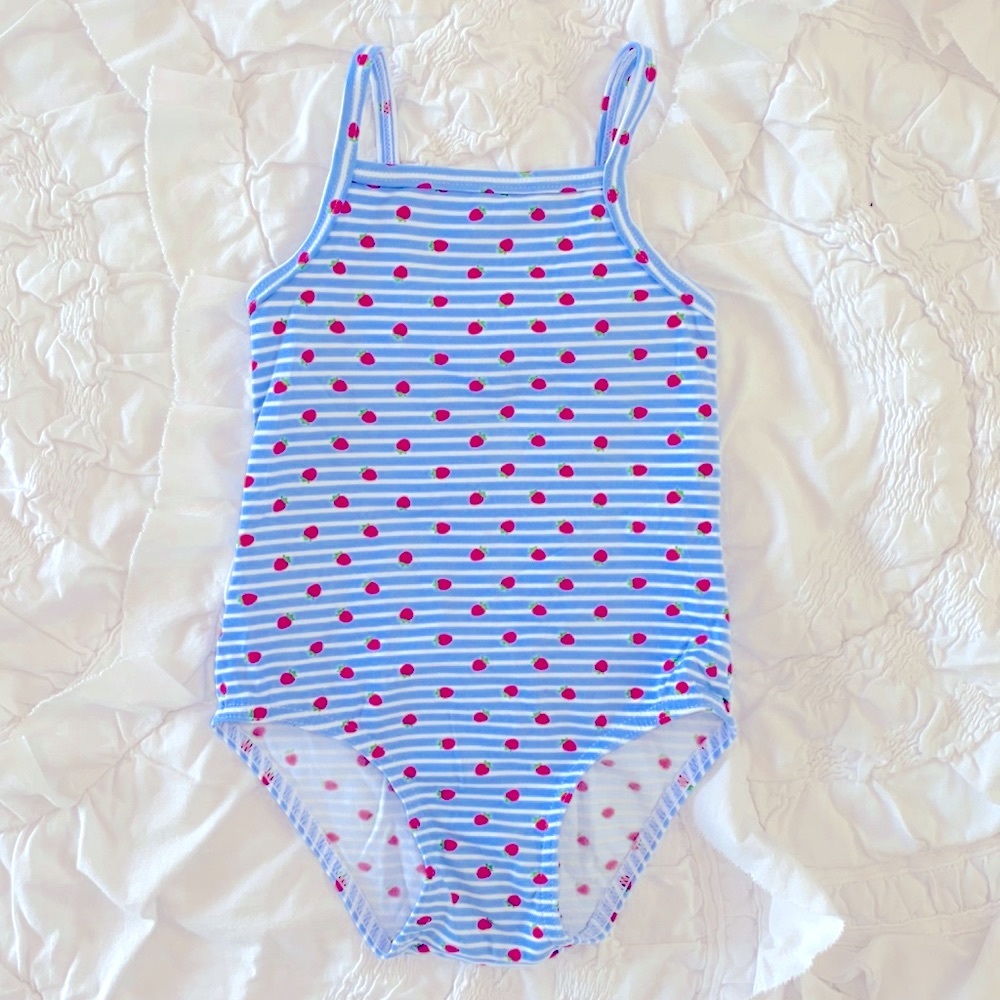 Strawberry 🍓 swimsuit 2/3years